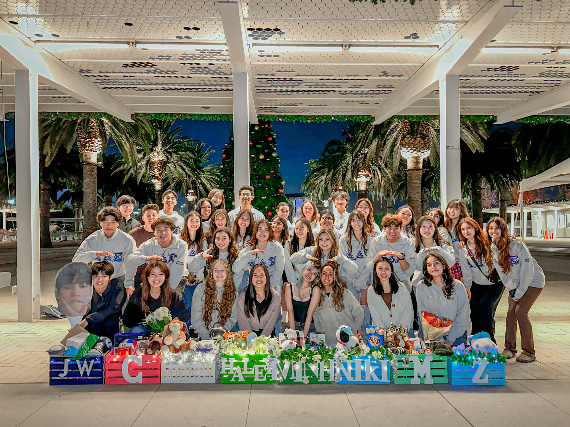 Delta Delta Sigma members